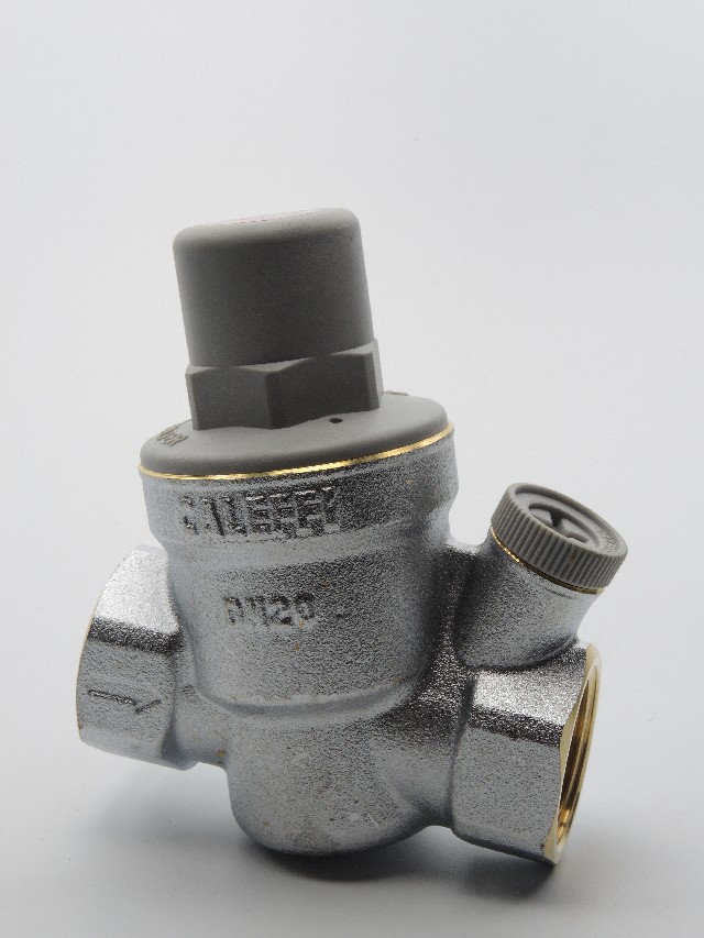 533451 �������� ����� 3/4" 40*� c ����������� ��������� ��������  ������������ Caleffi ������